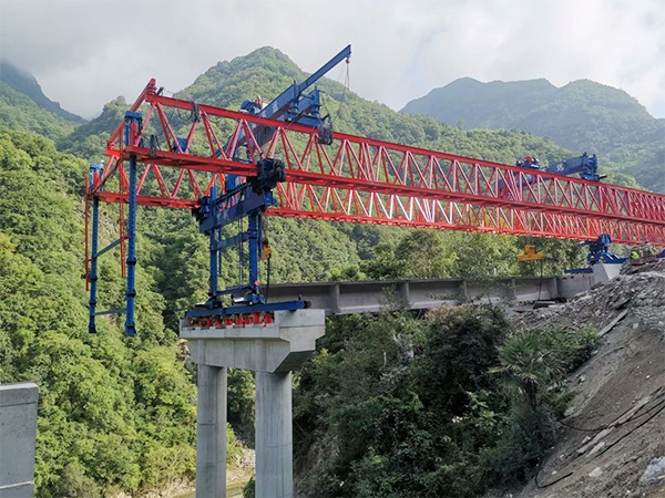 40m-200t自平衡架橋機
