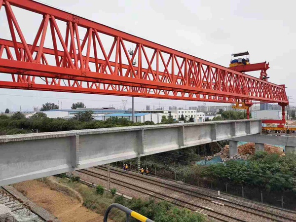 湖北孝感240噸架橋機(jī)跨鐵路